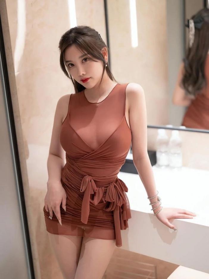 包臀裙曲线婀娜