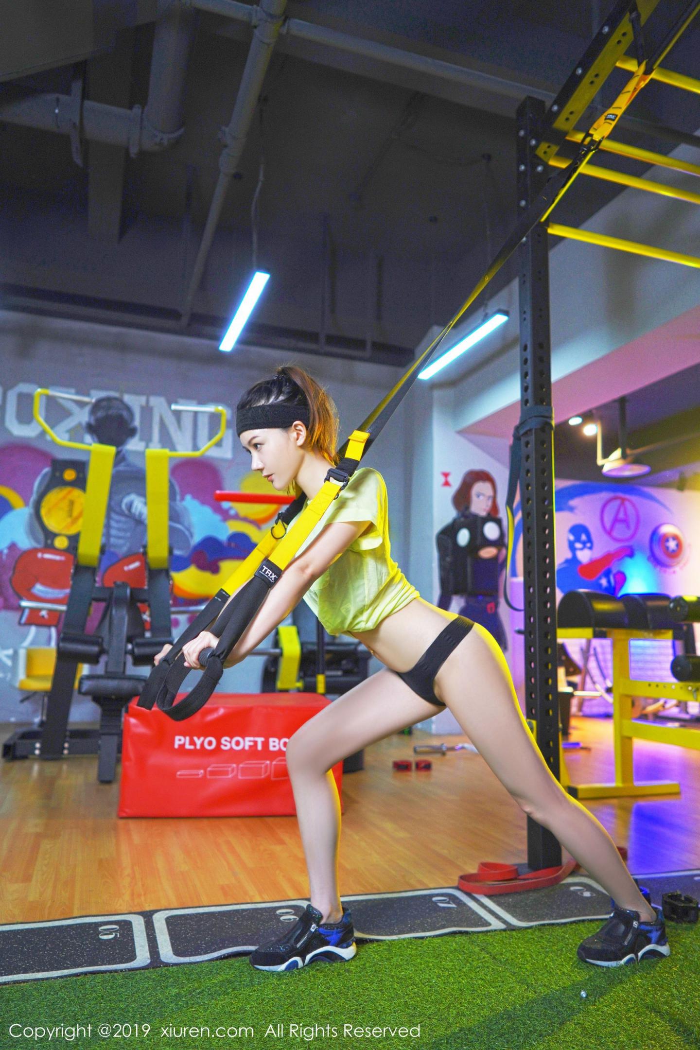 健身房里的女孩