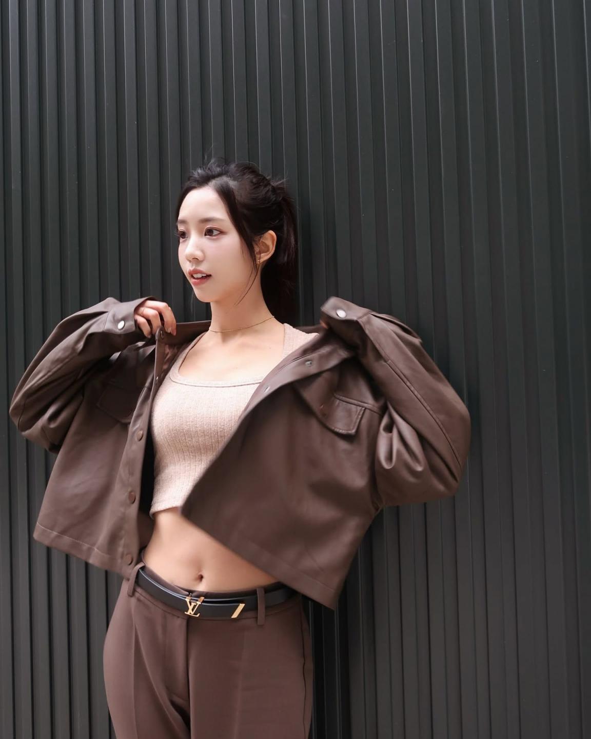 大长腿美女姐姐[28P]