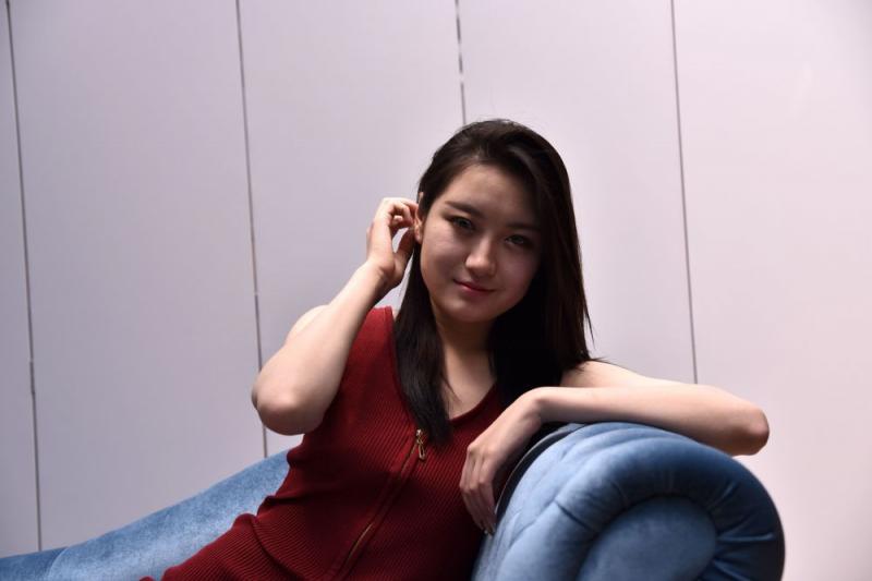 红裙妹子有股诱人的骚气