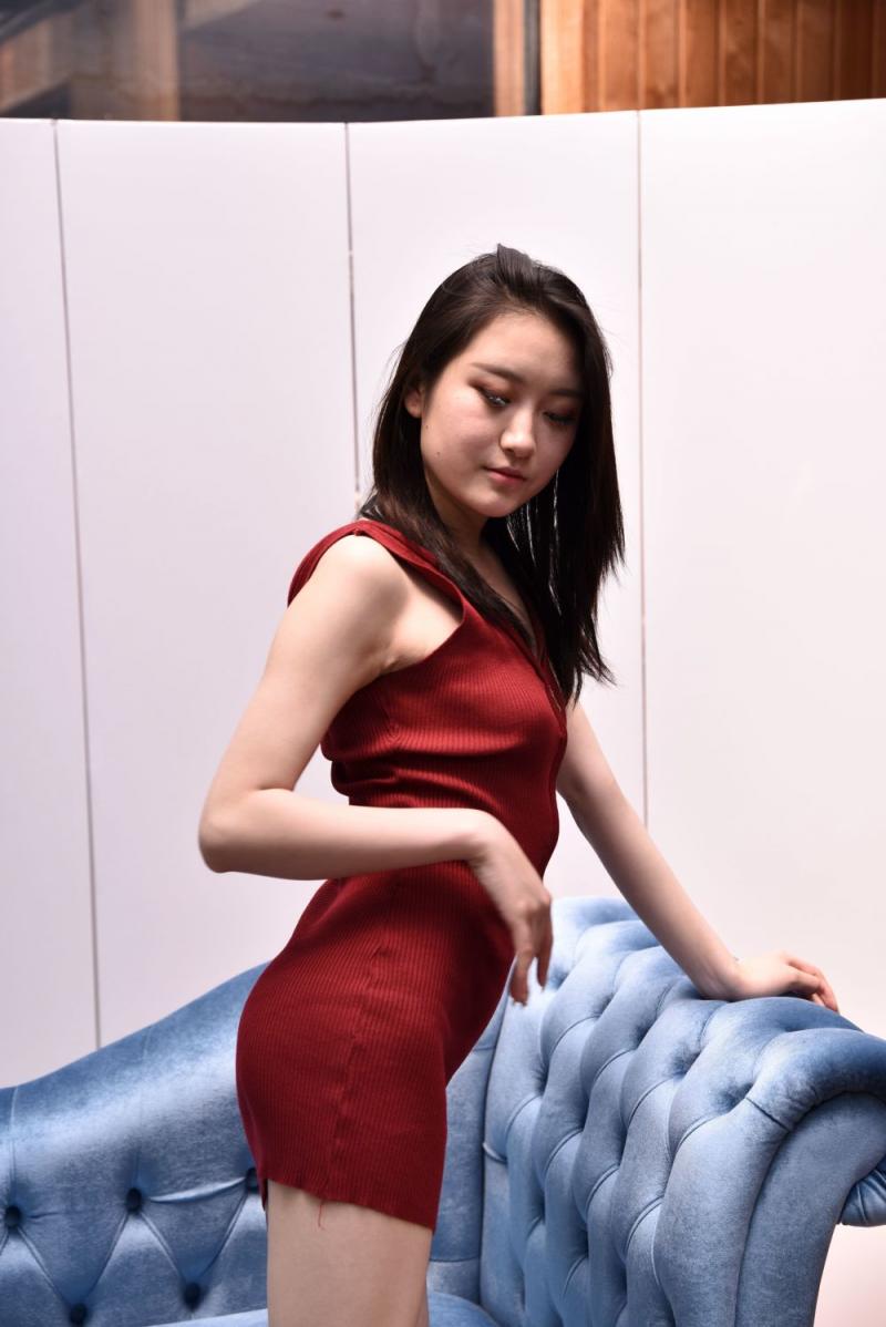 红裙妹子有股诱人的骚气