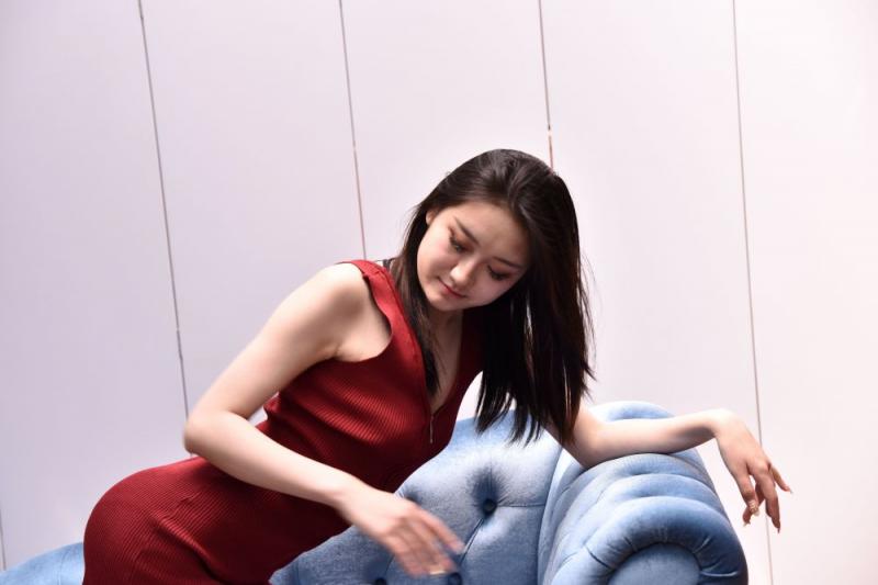 红裙妹子有股诱人的骚气