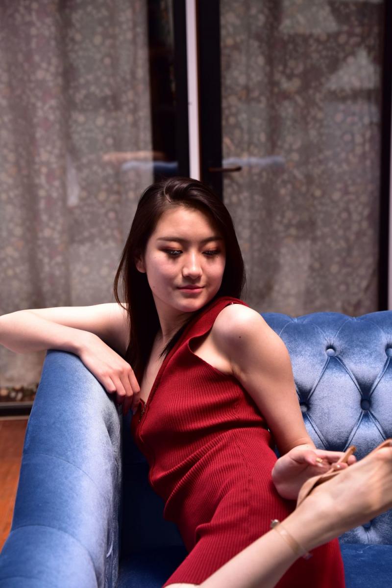 红裙妹子有股诱人的骚气