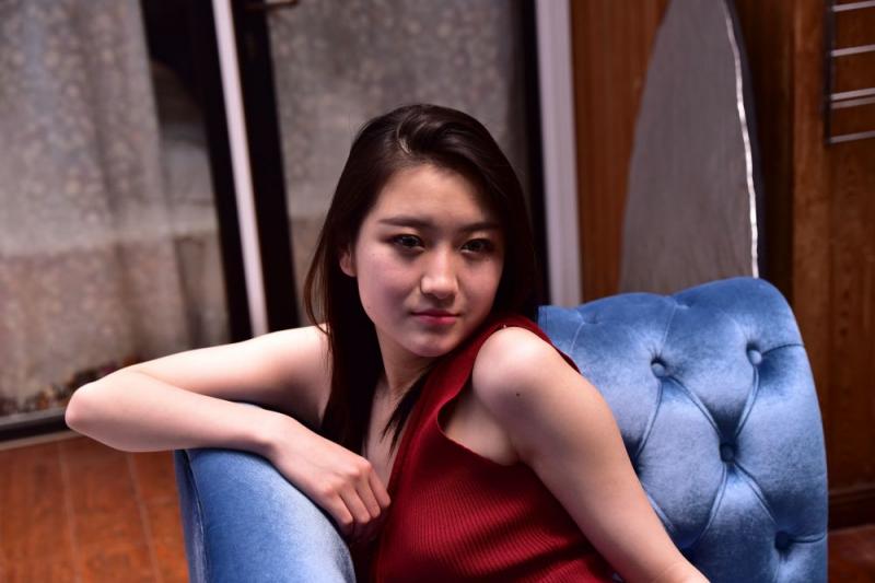 红裙妹子有股诱人的骚气