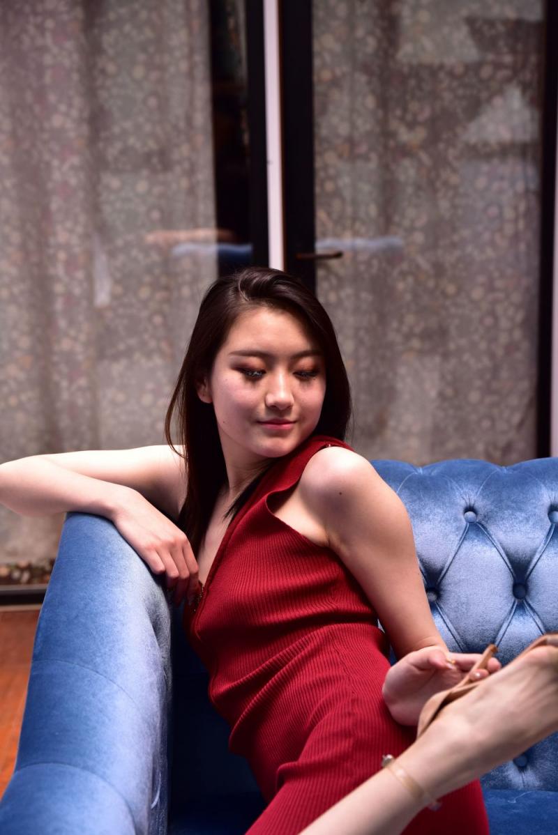 红裙妹子有股诱人的骚气