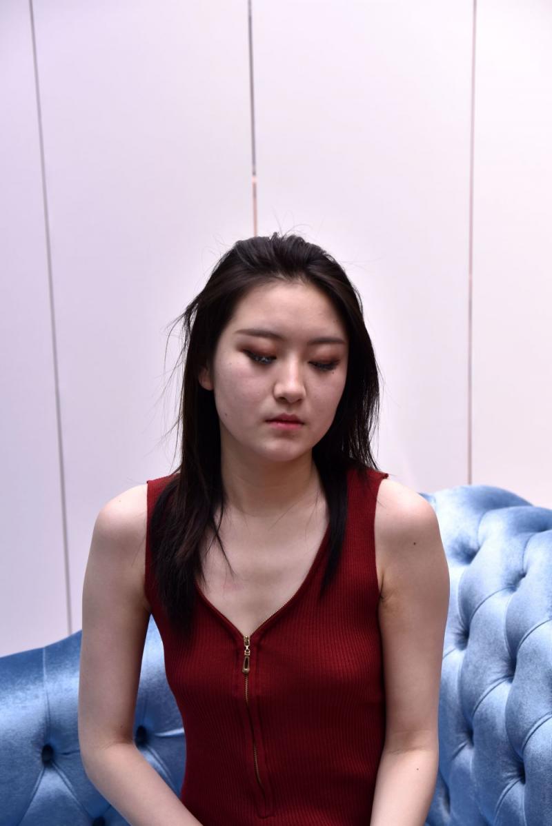 红裙妹子有股诱人的骚气