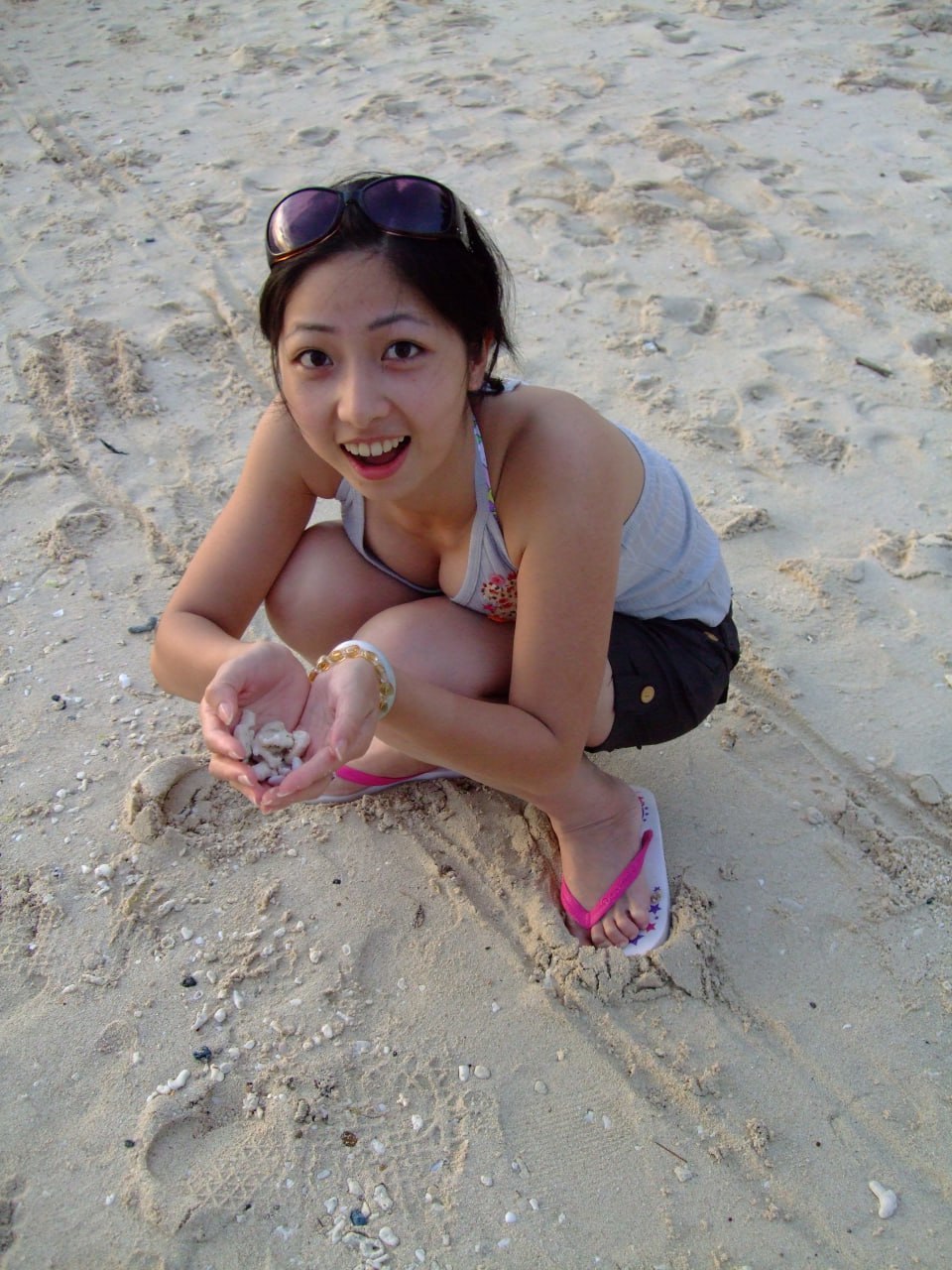 《台湾情侣泄密》大三美巨乳学妹和男友之间的嘿咻视频被渣男拿出来炫耀后曝光