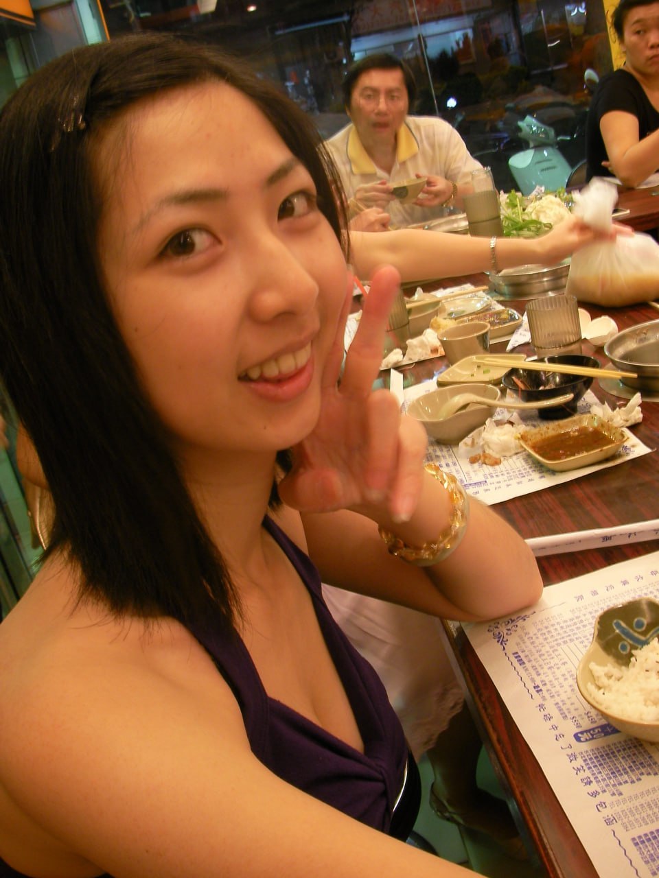 《台湾情侣泄密》大三美巨乳学妹和男友之间的嘿咻视频被渣男拿出来炫耀后曝光