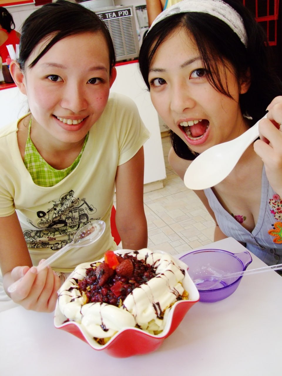 《台湾情侣泄密》大三美巨乳学妹和男友之间的嘿咻视频被渣男拿出来炫耀后曝光