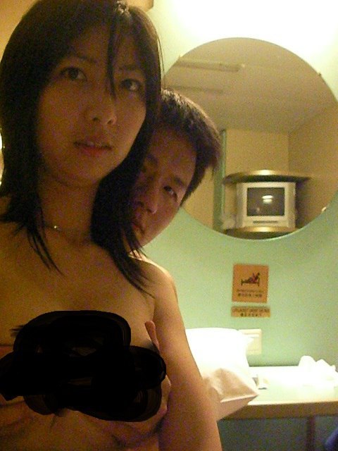 《台湾情侣泄密》大三美巨乳学妹和男友之间的嘿咻视频被渣男拿出来炫耀后曝光