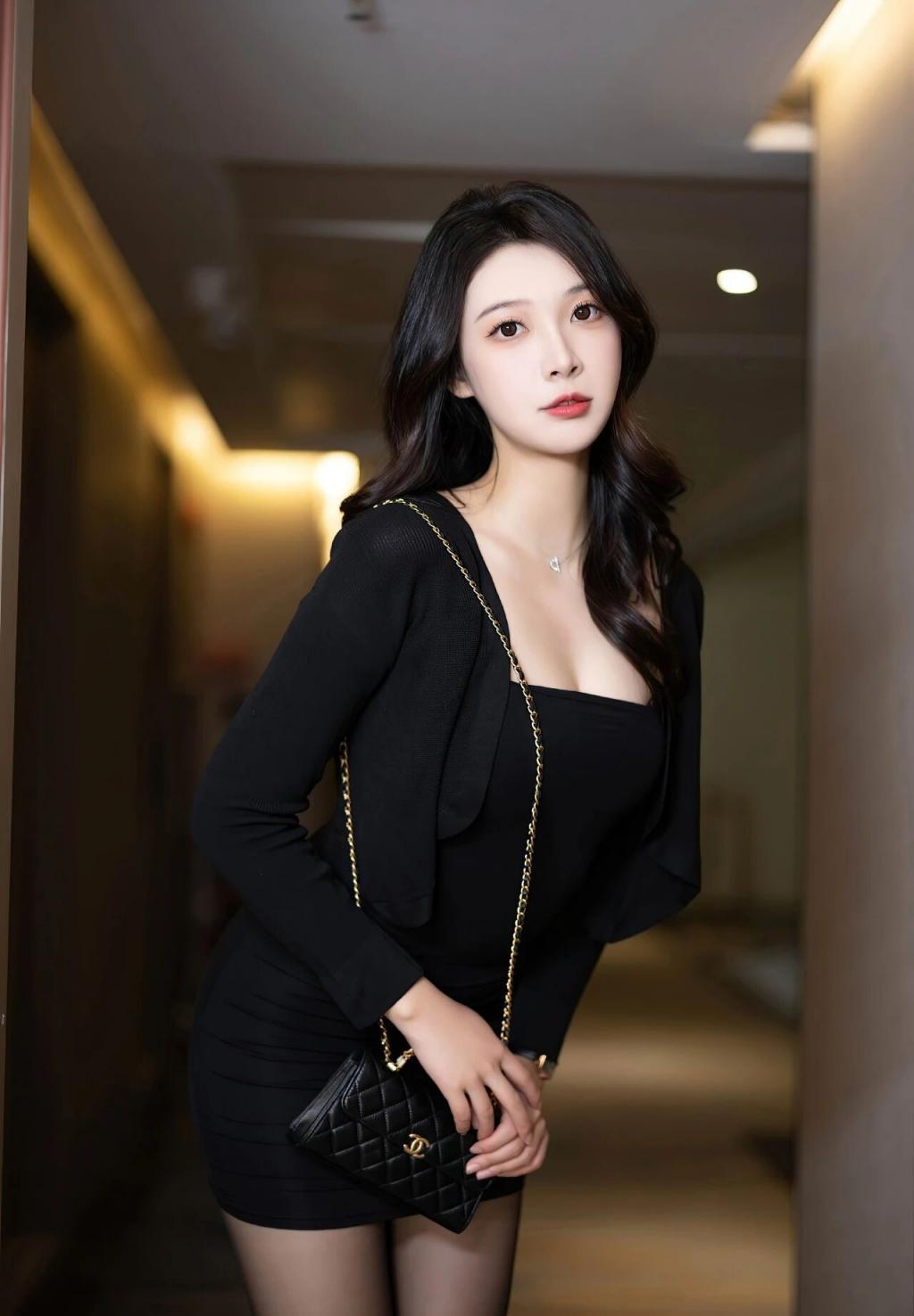 黑丝大长腿的美女