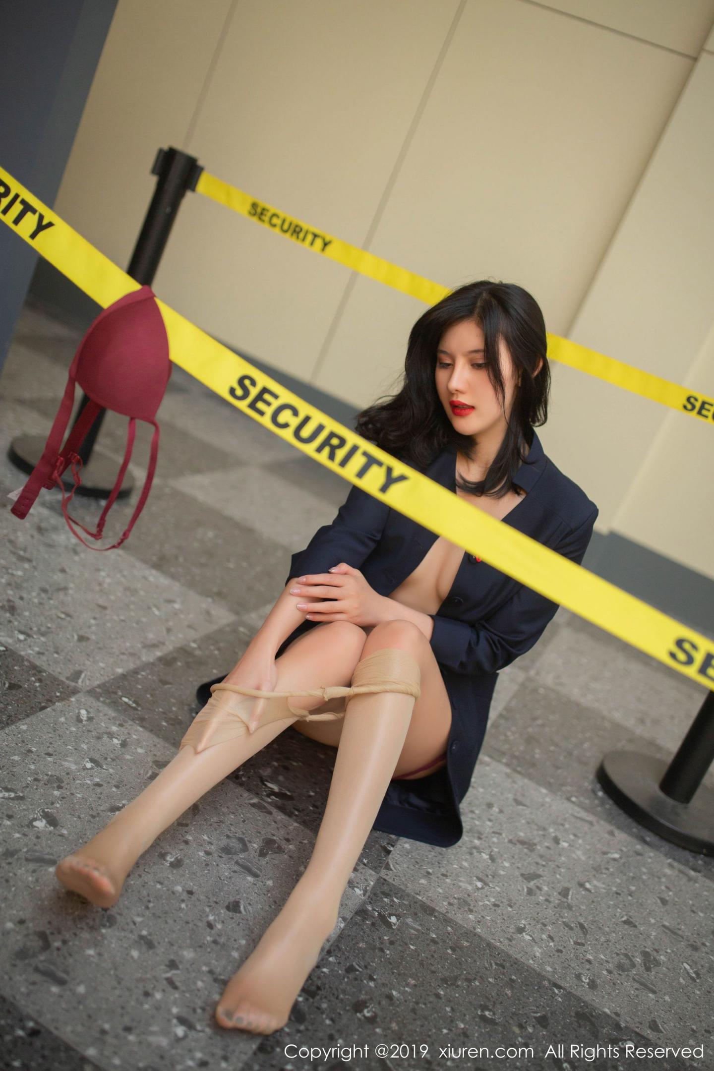 就是阿朱啊美腿丝袜办公室迈开腿汁水喷了一脸