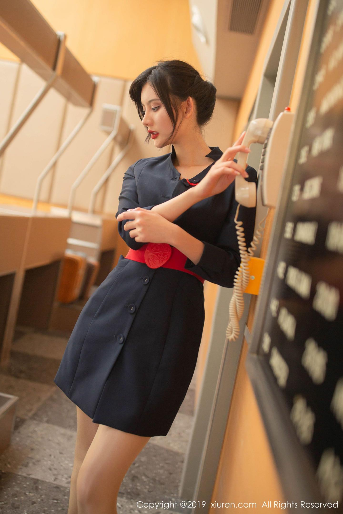 就是阿朱啊美腿丝袜办公室迈开腿汁水喷了一脸