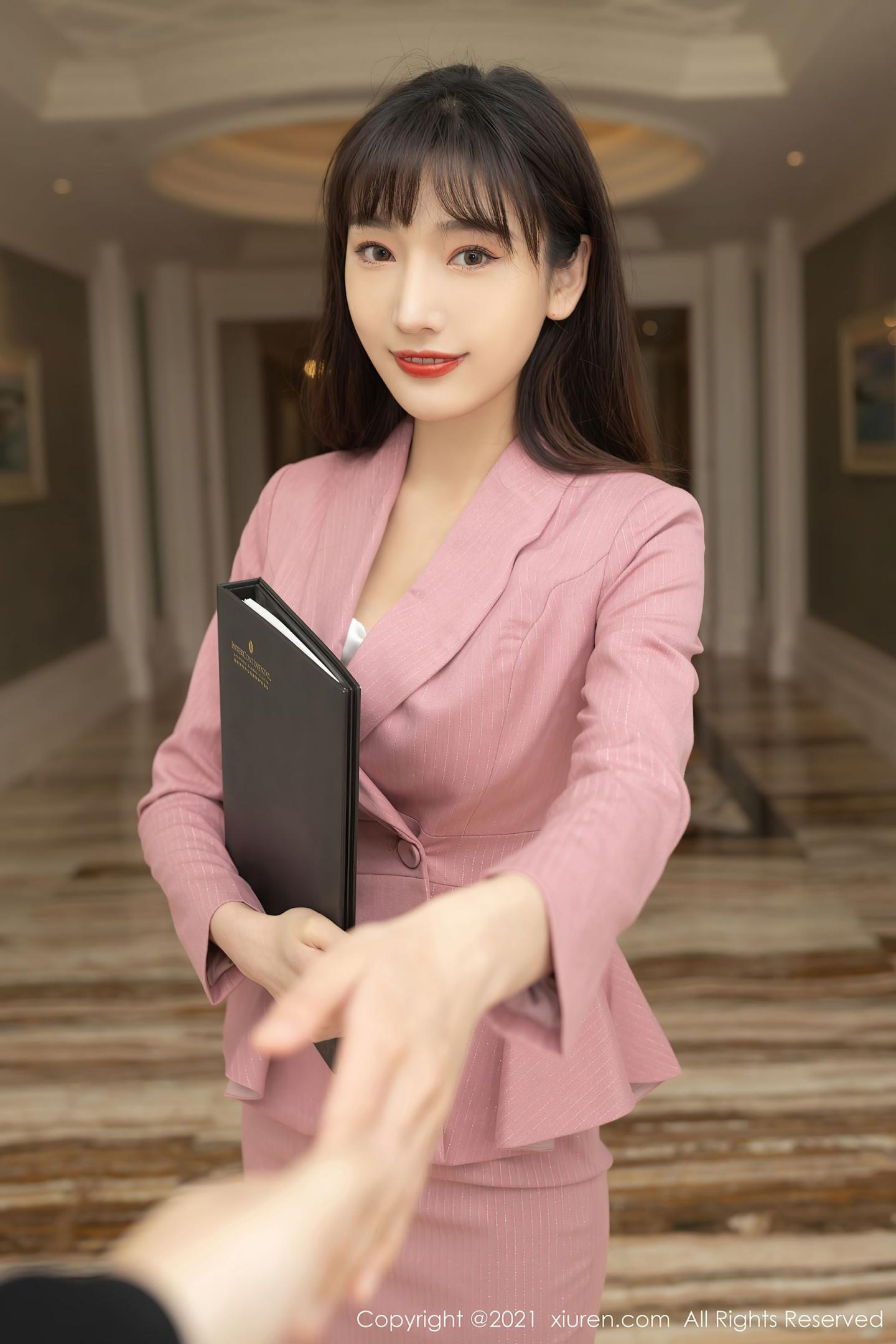 陆萱萱善良的OL女秘书的目的