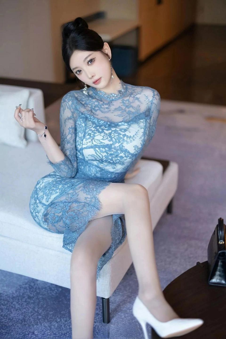 漂亮的小姐姐 20251020