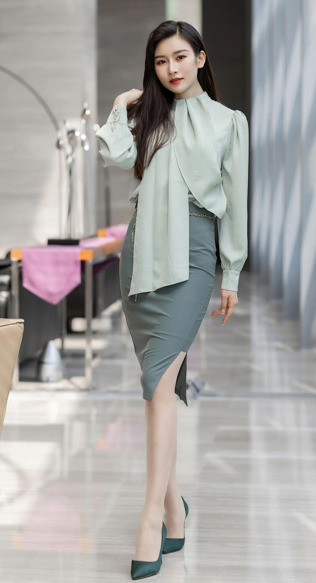 蜂腰大长腿，身材真好