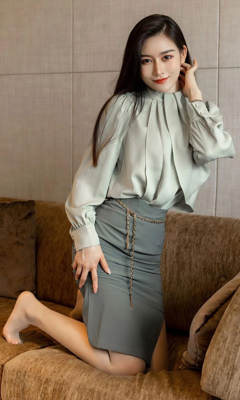 蜂腰大长腿，身材真好