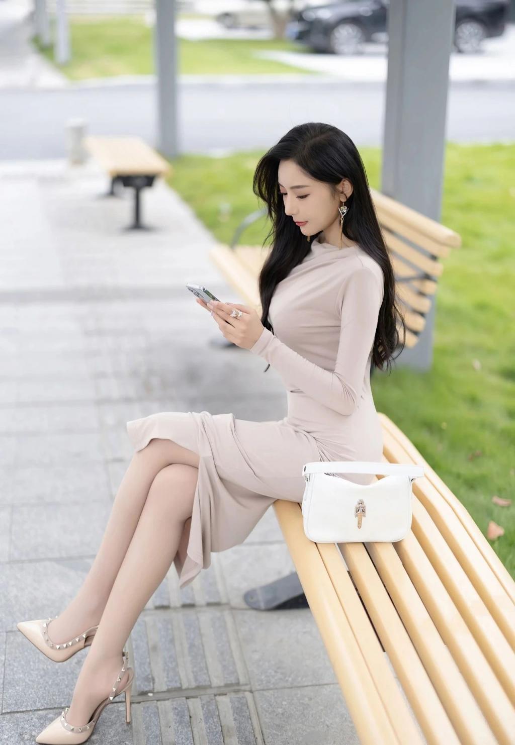 蜂腰大长腿，身材真好