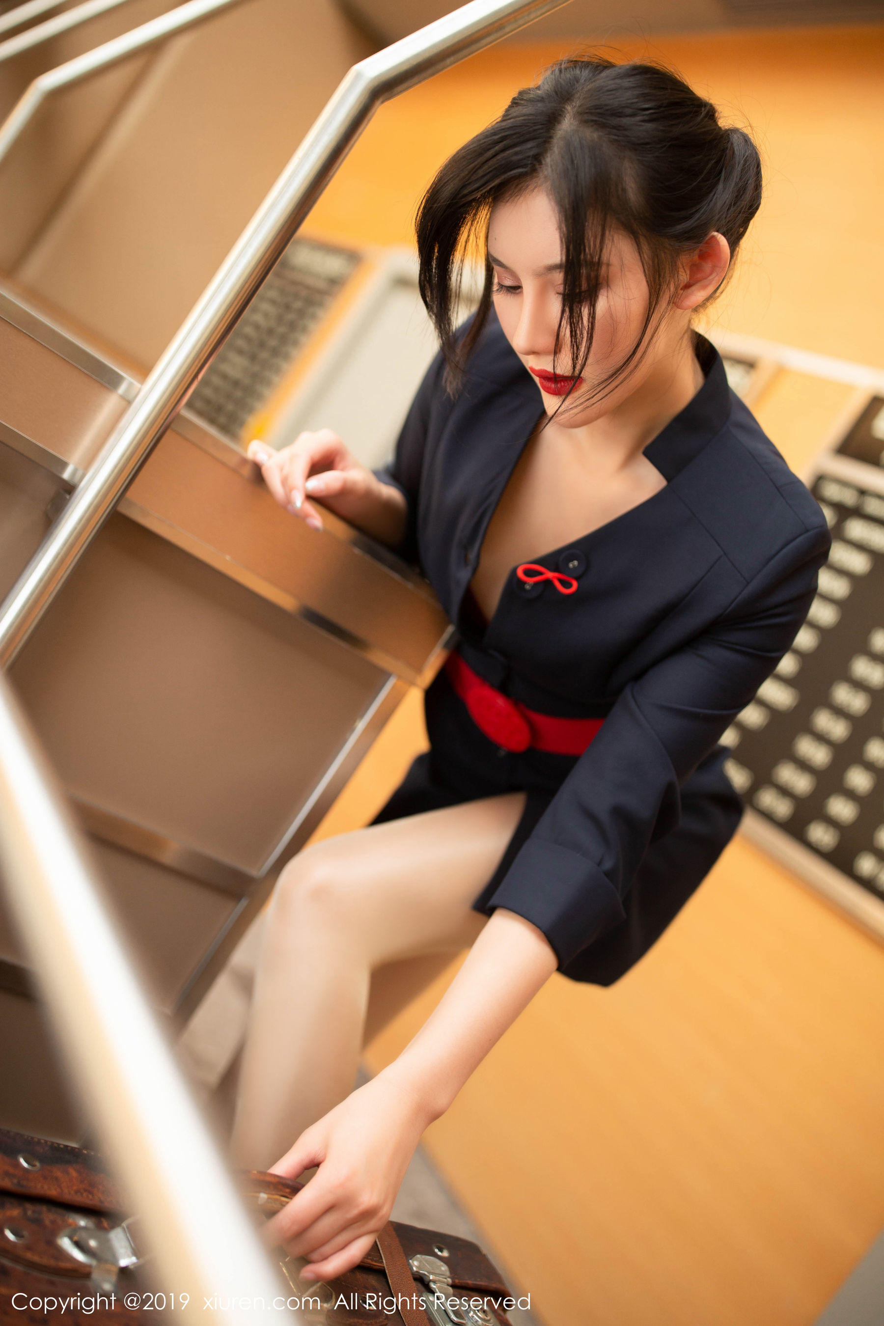 就是阿朱啊 美腿丝袜办公室迈开腿汁水喷了一脸