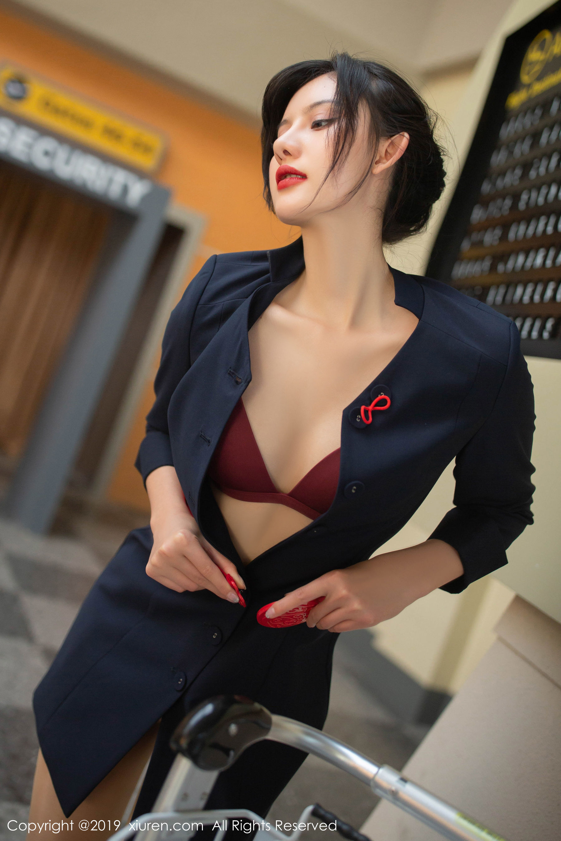就是阿朱啊 美腿丝袜办公室迈开腿汁水喷了一脸