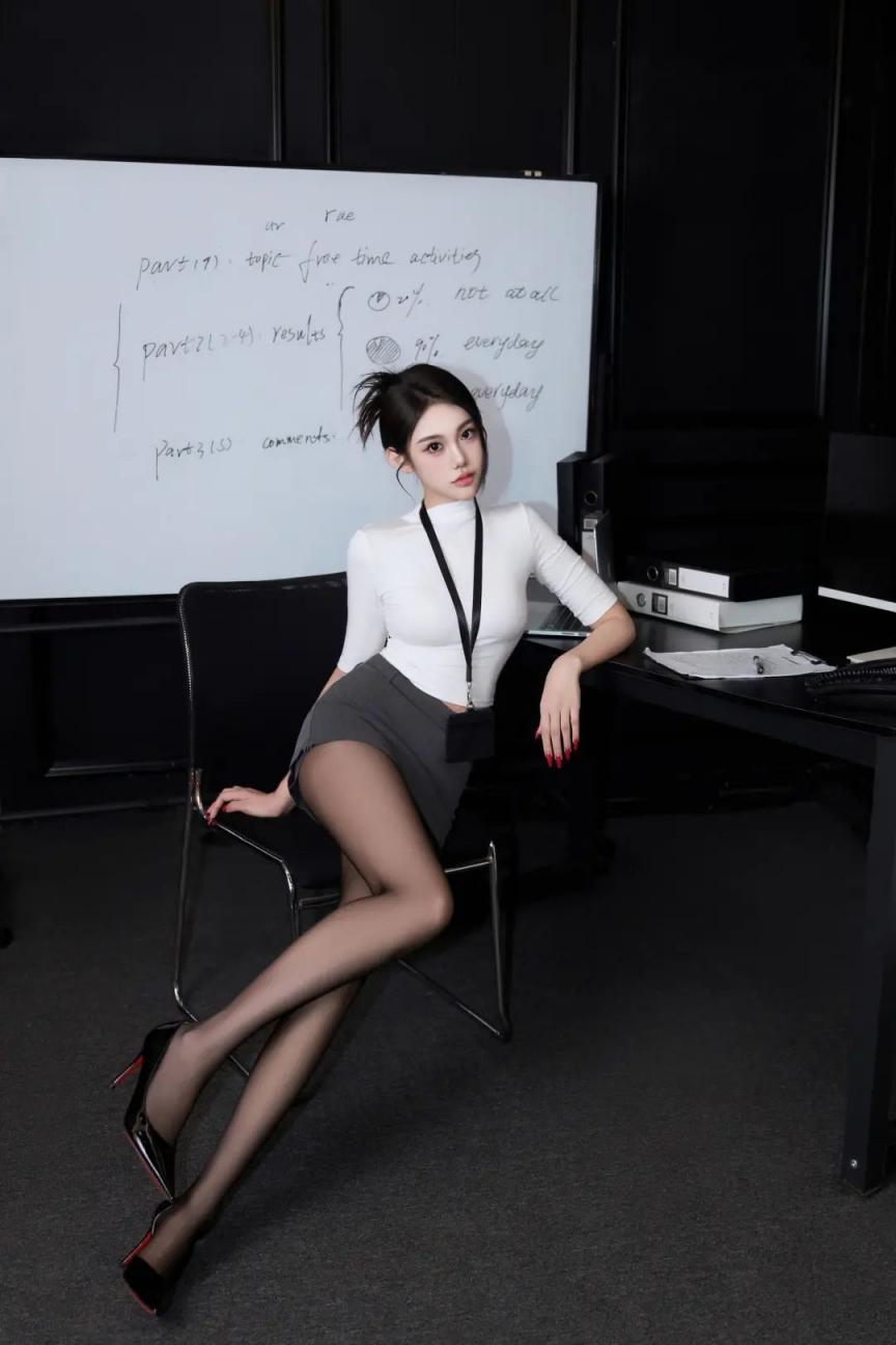 漂亮的小姐姐［36P］