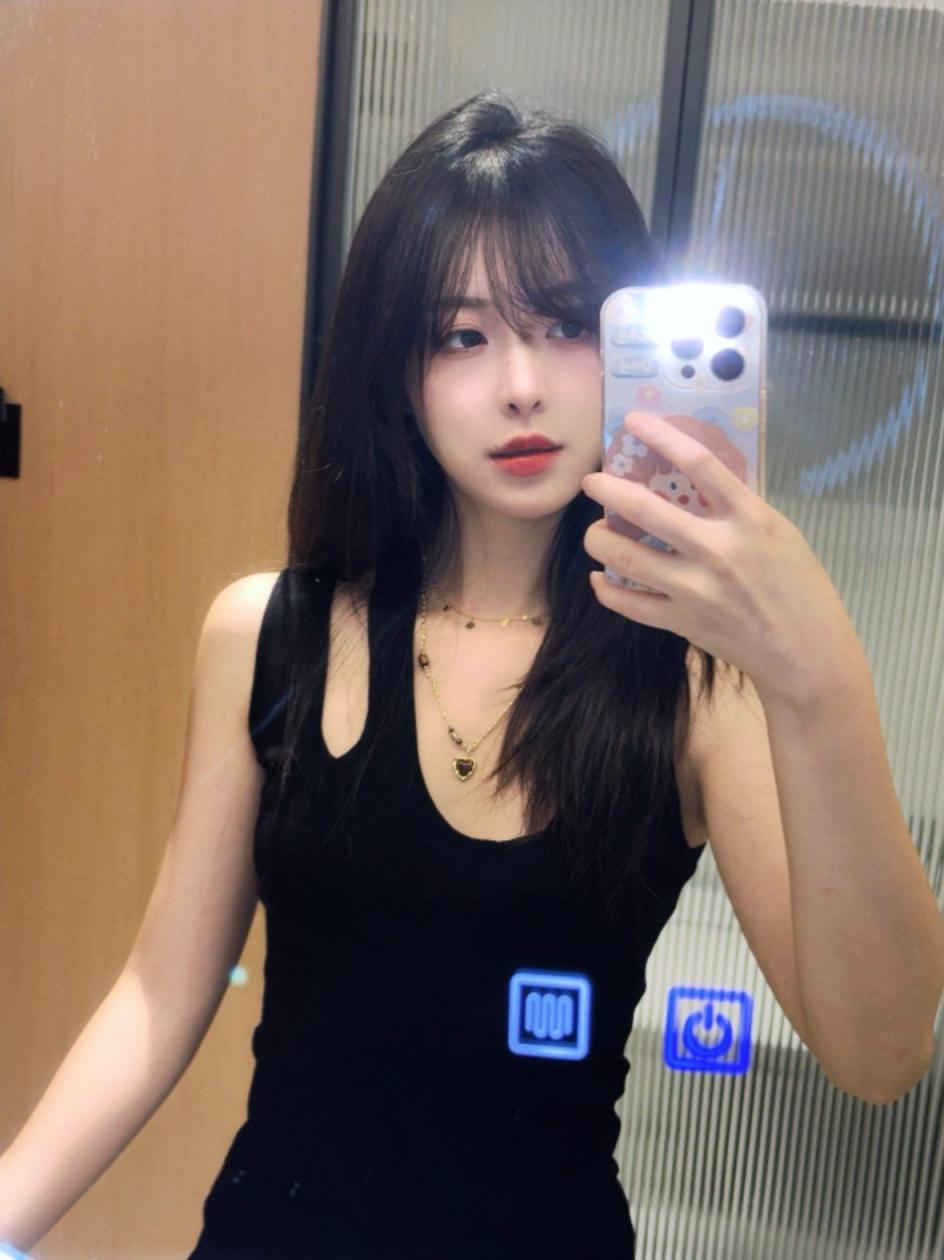 漂亮小姐姐[28P]