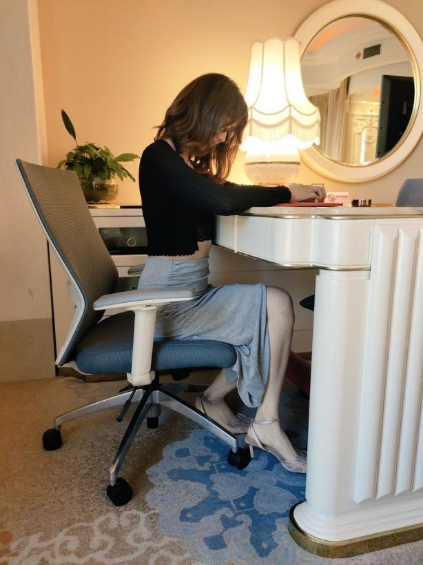 漂亮小姐姐[28P]