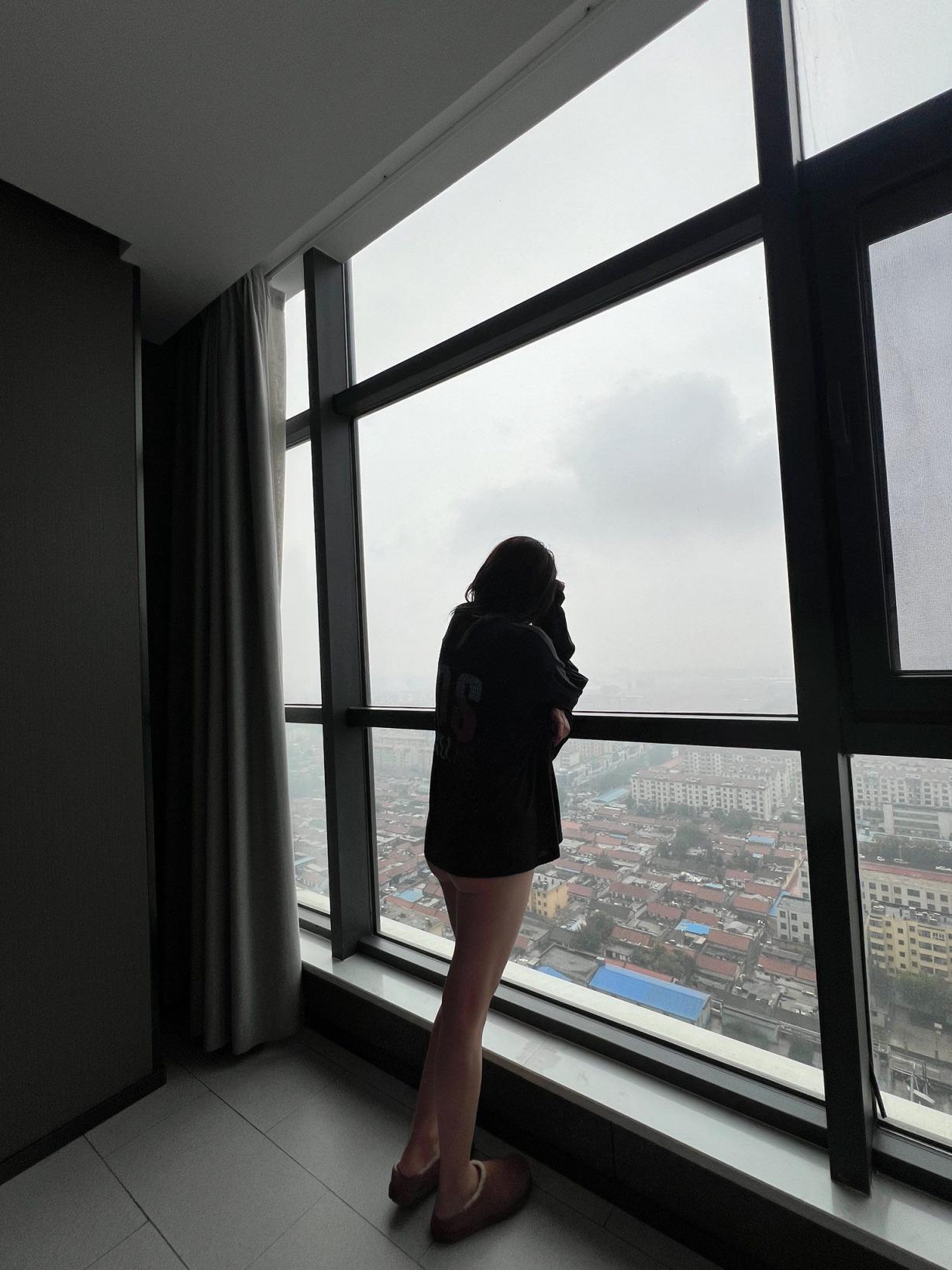 漂亮小姐姐[28P]