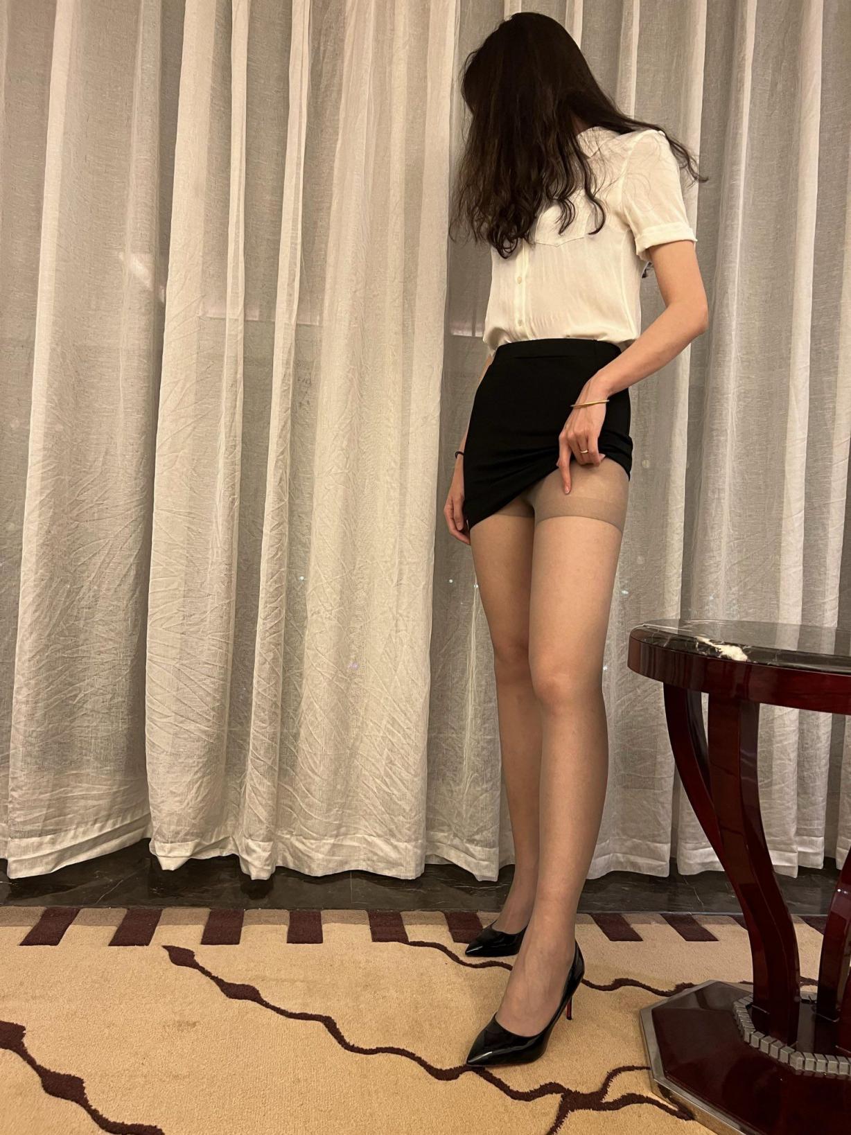 漂亮小姐姐[28P]