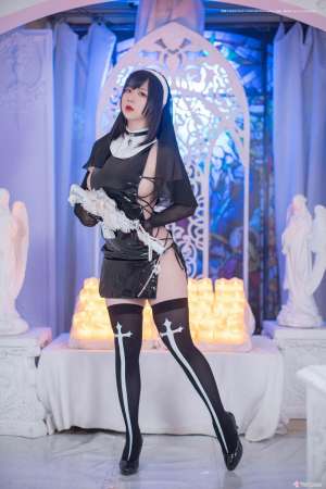 性感美图 系带修女