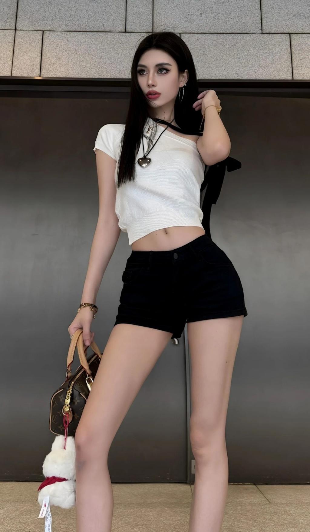 纤腰大长腿完美曲线