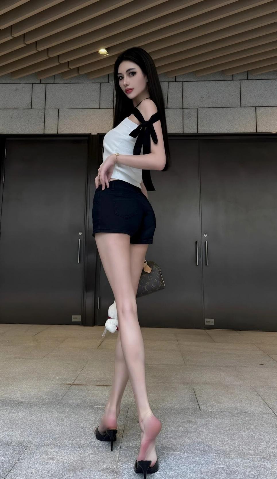 纤腰大长腿完美曲线