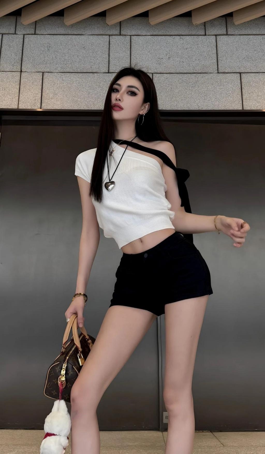 纤腰大长腿完美曲线