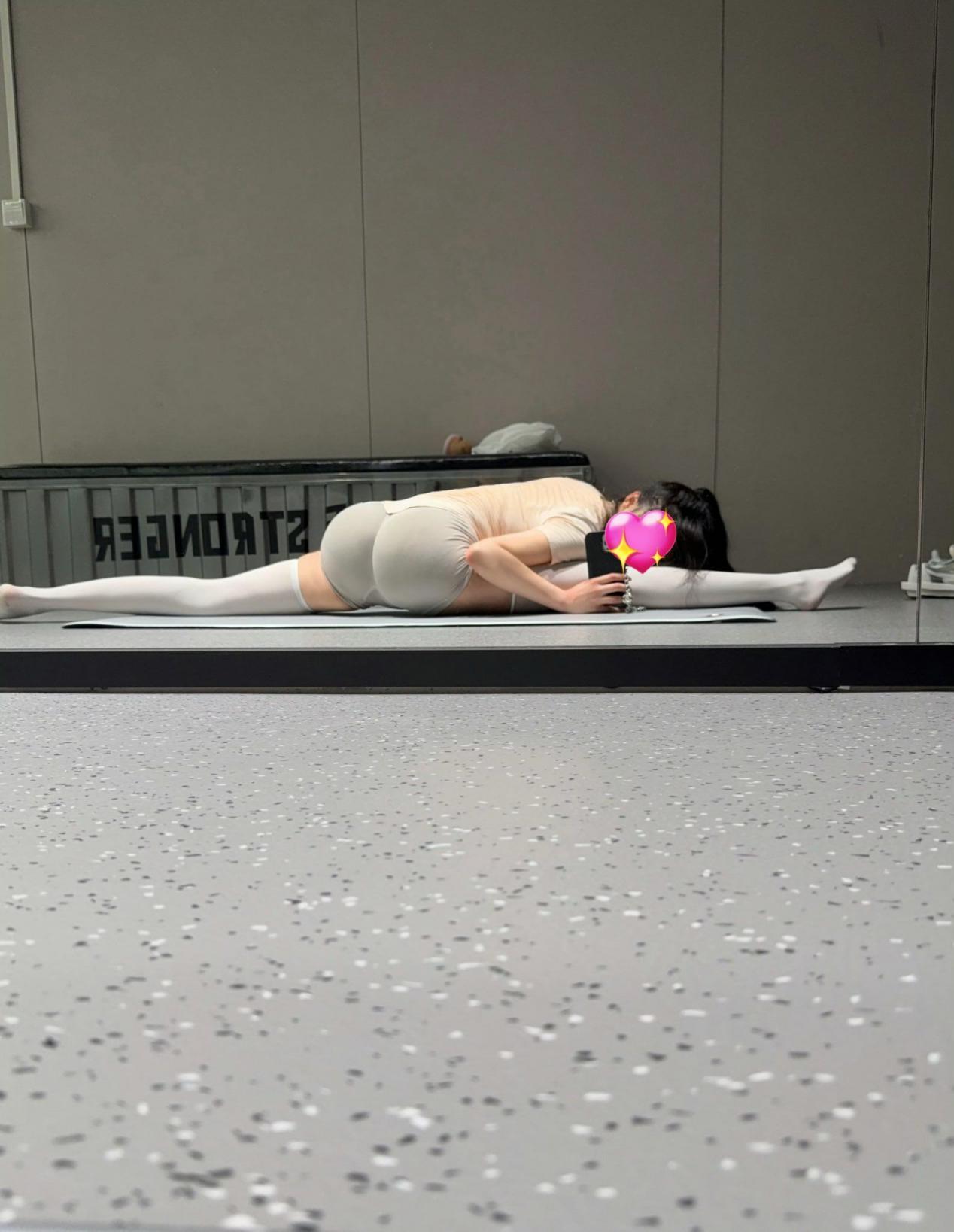 漂亮小姐姐[26P]