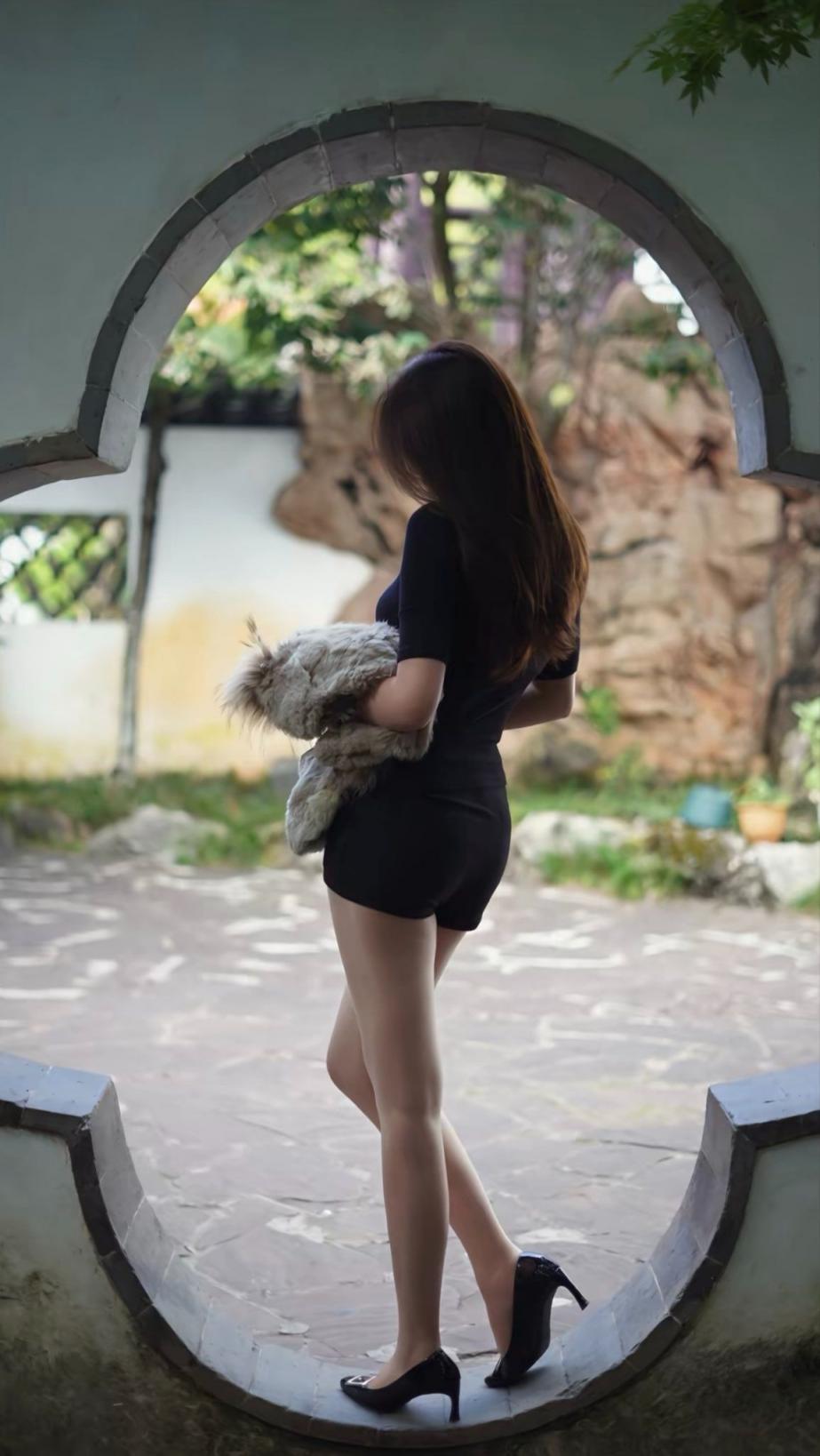 美丽动人的小姐姐[20251107]