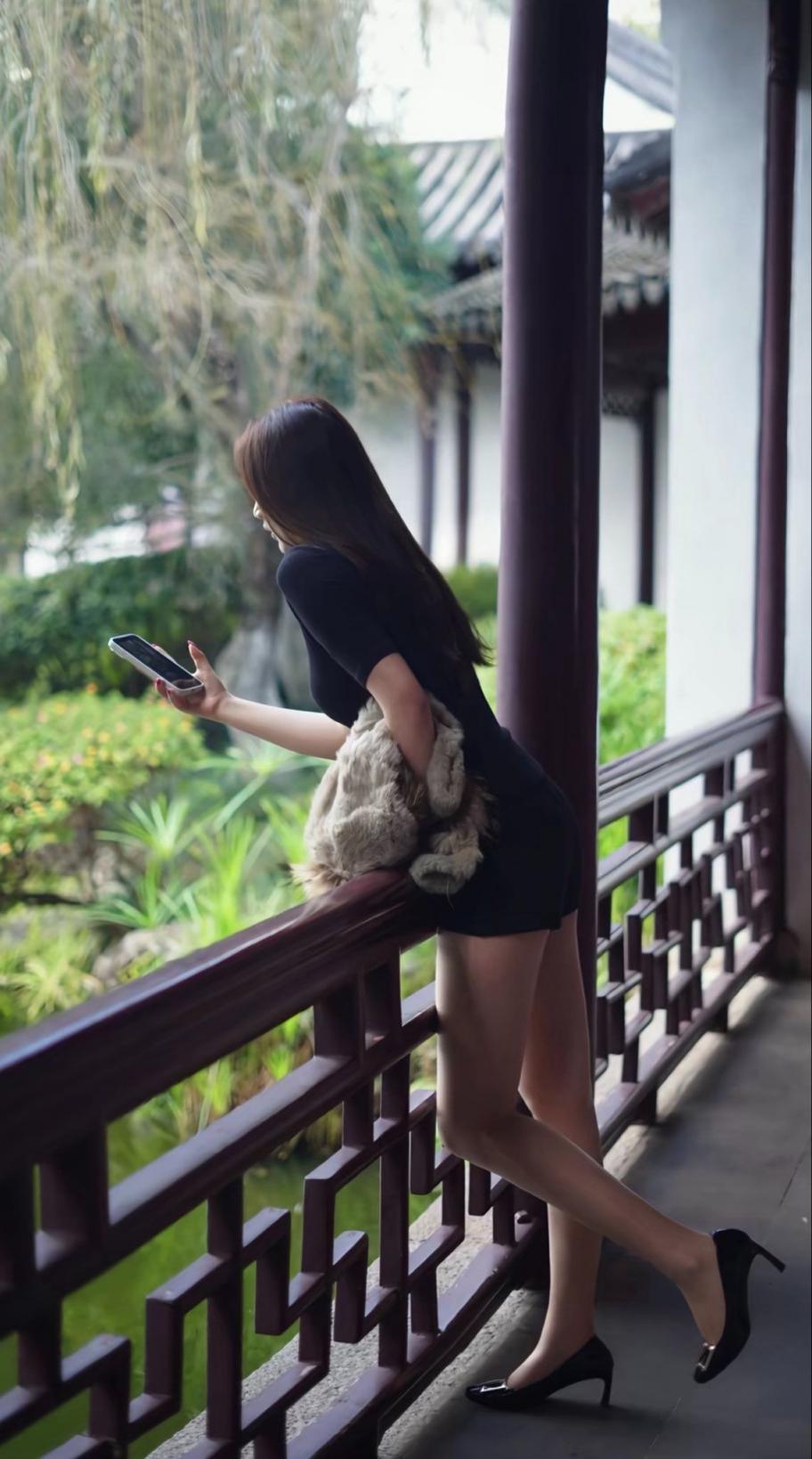 美丽动人的小姐姐[20251107]