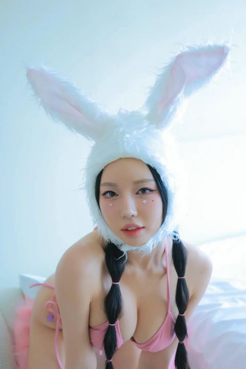 Dongeuran - Naked Bunny