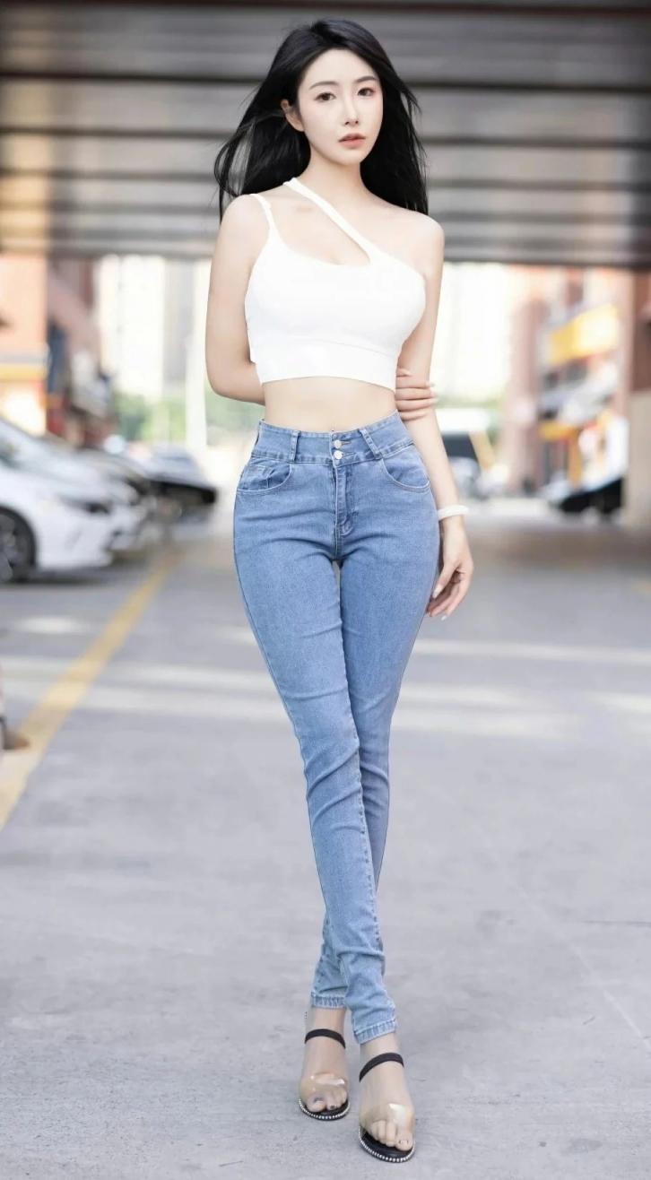 身材很棒的小姐姐