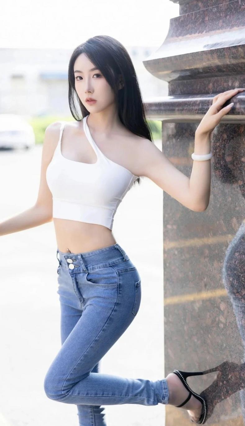 身材很棒的小姐姐