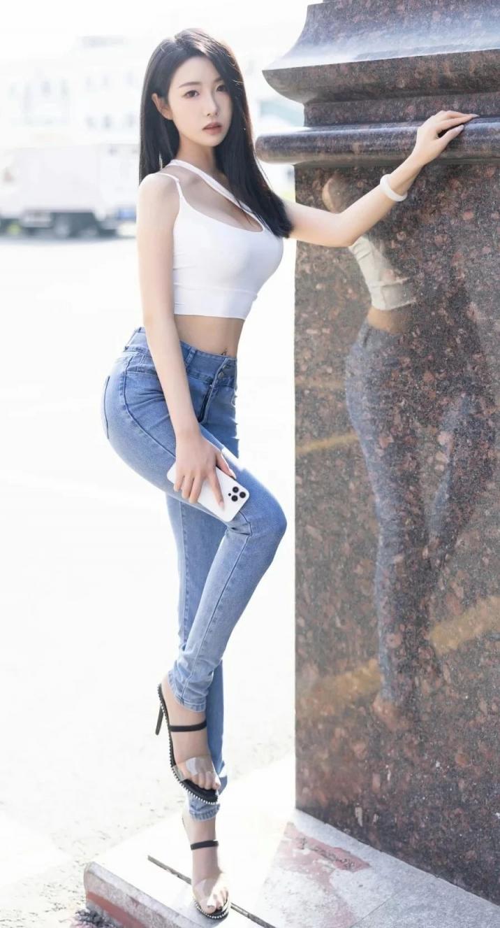 身材很棒的小姐姐