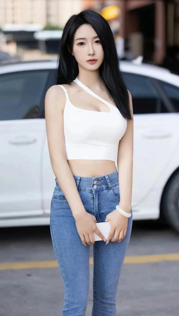 身材很棒的小姐姐