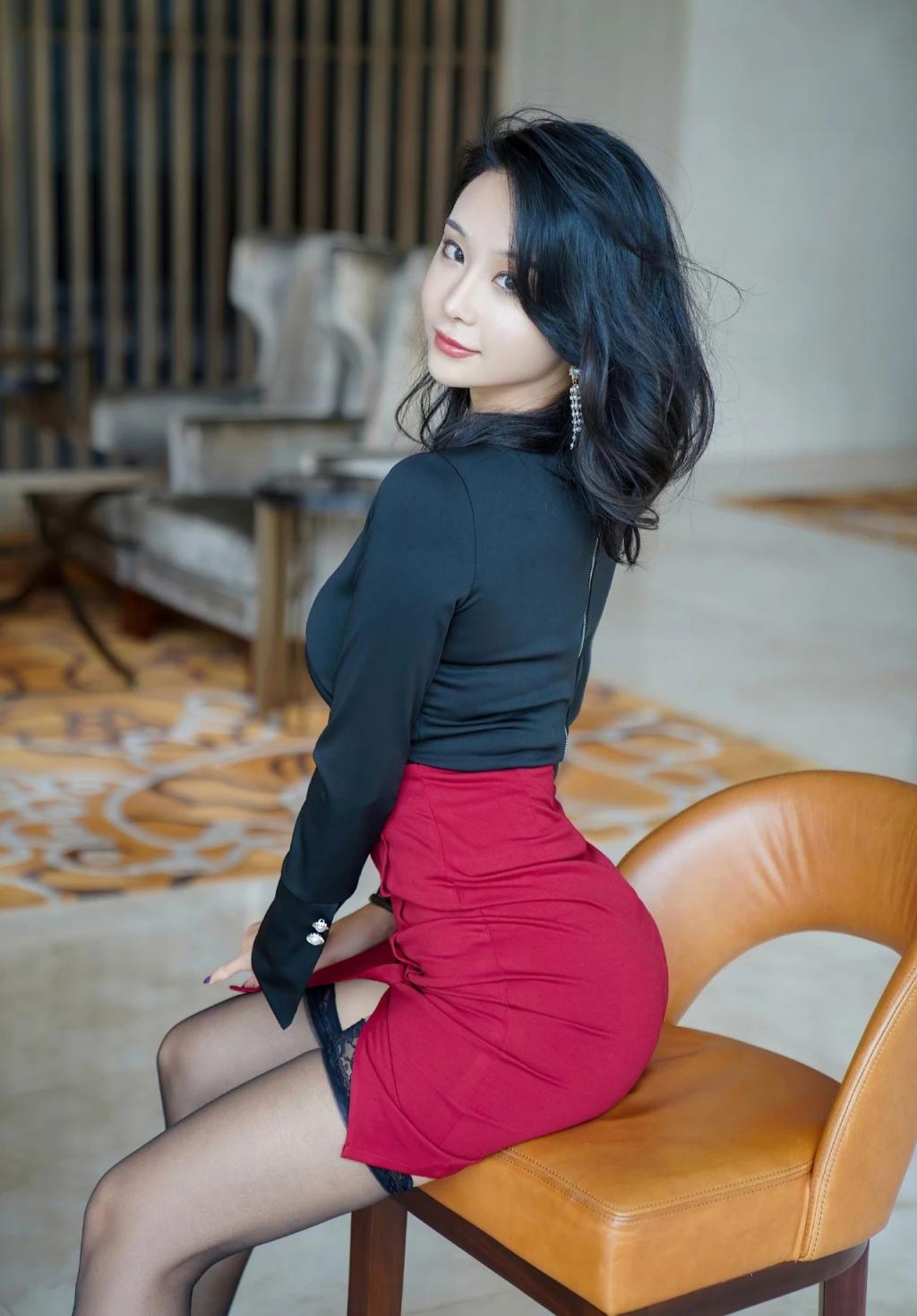 衬衫包臀裙高跟大长腿