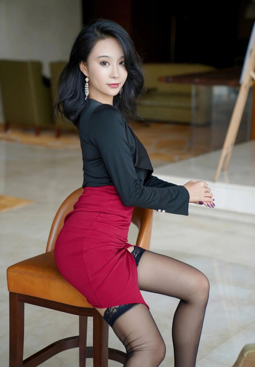 衬衫包臀裙高跟大长腿