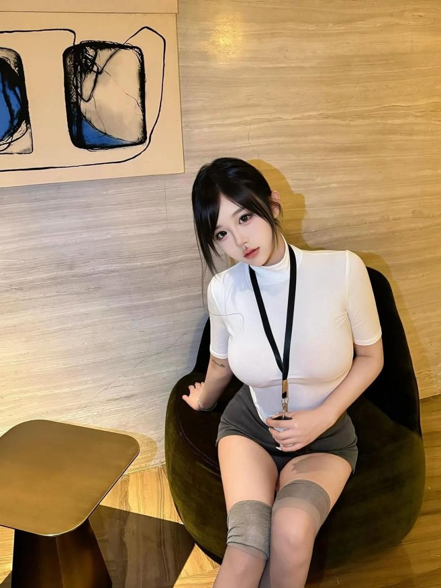 曼妙身材，蜂腰翘臀大长腿