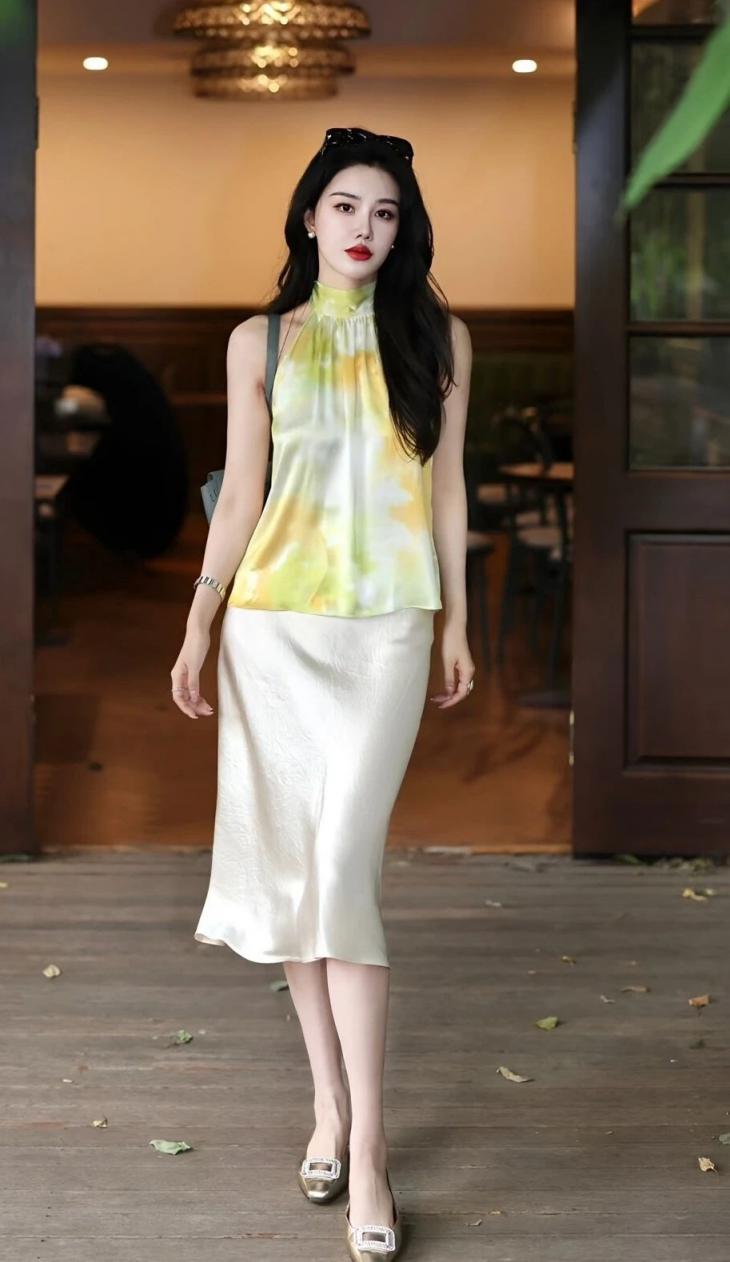 曼妙身材，蜂腰翘臀大长腿