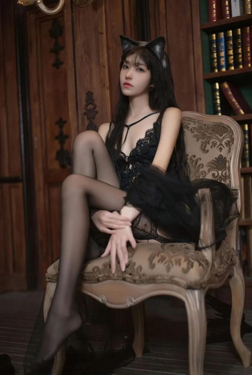 曼妙身材，蜂腰翘臀大长腿