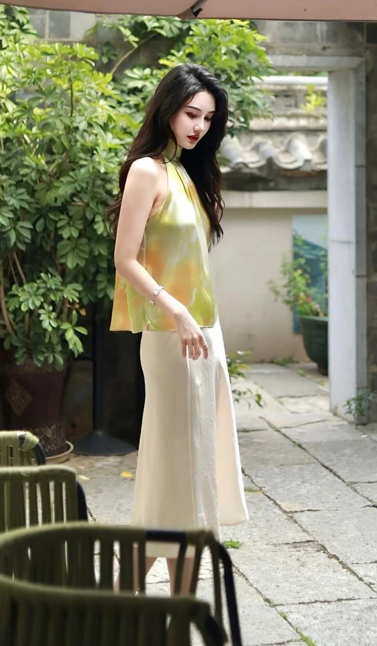 曼妙身材，蜂腰翘臀大长腿