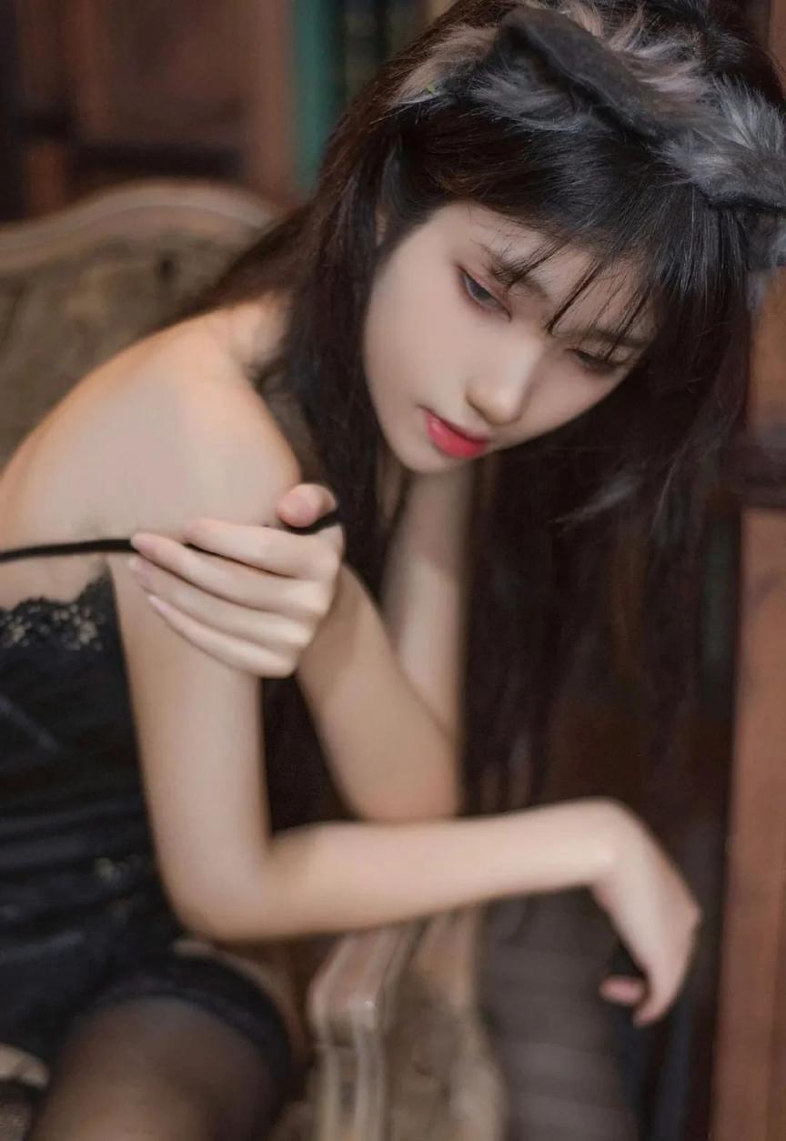 曼妙身材，蜂腰翘臀大长腿