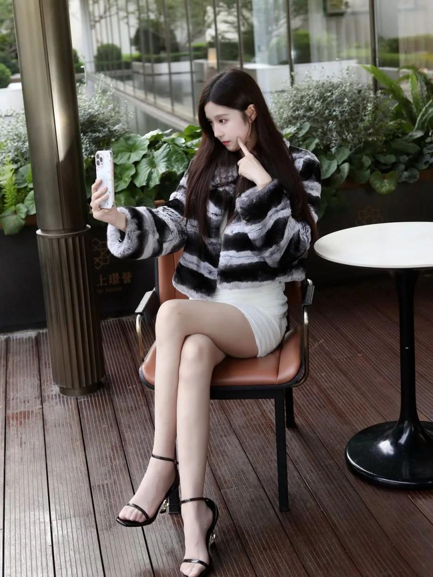 蜜桃臀满屏细腰大长腿