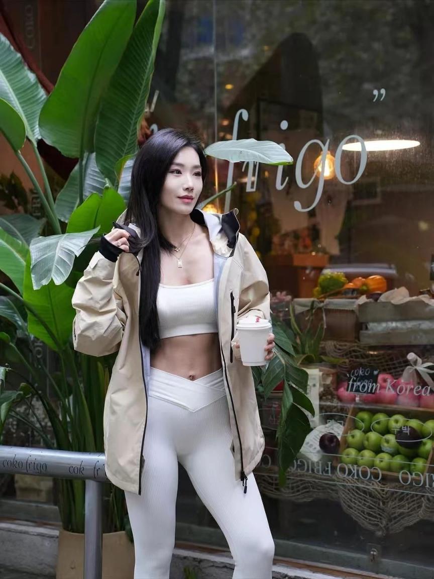 蜜桃臀满屏细腰大长腿